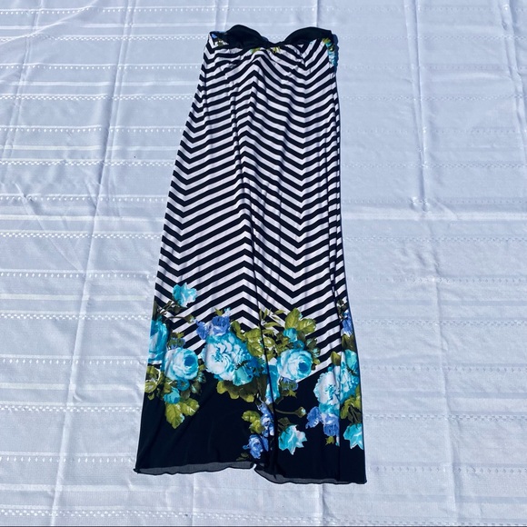 SAINT TROPEZ WEST Black & White Halter Dress with Blue Floral Accent - Picture 2 of 3